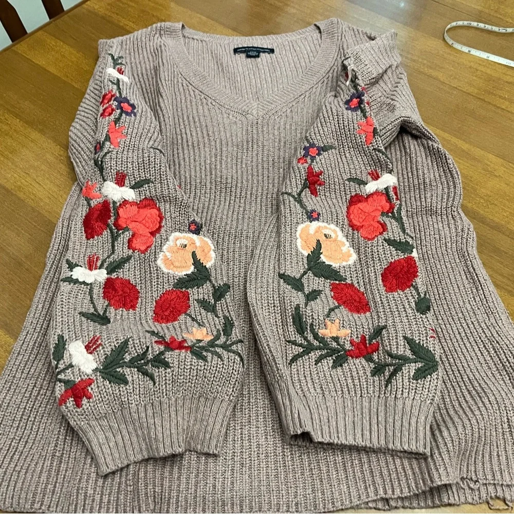 American Eagle v-neck sweater Size Small - Picture 7 of 13